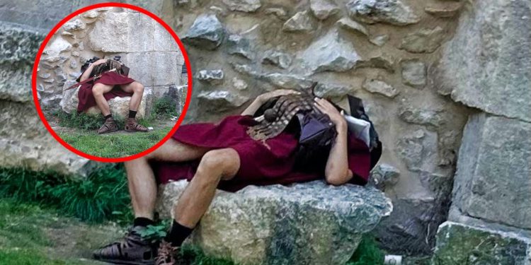 FOTO Rimski vojnik ‘ubio oko’ ispred Zlatnih vrata