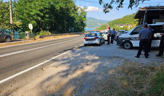 FOTO/VIDEO Najavljena blokada mosta na M-17 zbog niske razine Jablaničkog jezera ipak nije održana