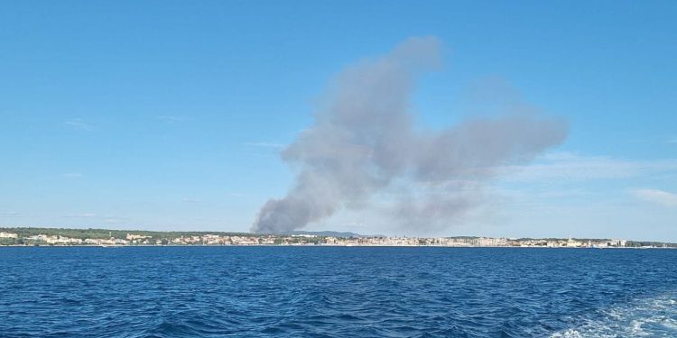 FOTO/VIDEO Ponovno veliki požar kod Pakoštana