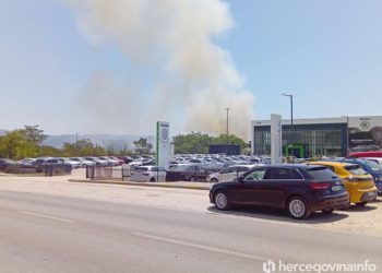 FOTO/VIDEO Požar u Bišću Polju: Na teren izašli mostarski vatrogasci