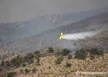 FOTO/VIDEO Veliki požar iznad Mostara: Vatra prijeti vidikovcu na Fortici