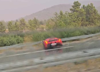 Ferariju vrijednom više od pola milijuna eura zasmetala kiša, pa se zabio u ogradu na A1 kod Šibenika