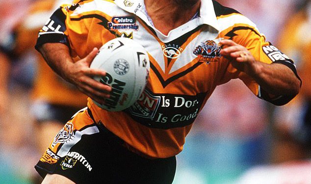 Footy Great Craig Field otvara se o svom vremenu u zatvoru nakon što je ubio čovjeka jednim udarcem u parkiralištu puba – i otkriva svoje borbe u mirovini nakon što je jedna od najvećih zvijezda NRL -a