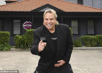 Footy Legenda Warwick Capper otkriva svoju bebu radost neposredno nakon što je pet godina zabranjena iz svih AFL igara