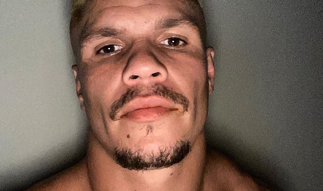 Footy zvijezda James Roberts saznaje svoju sudbinu nakon što su ga policajci optužili da posjeduje drogu i ukradenog novca