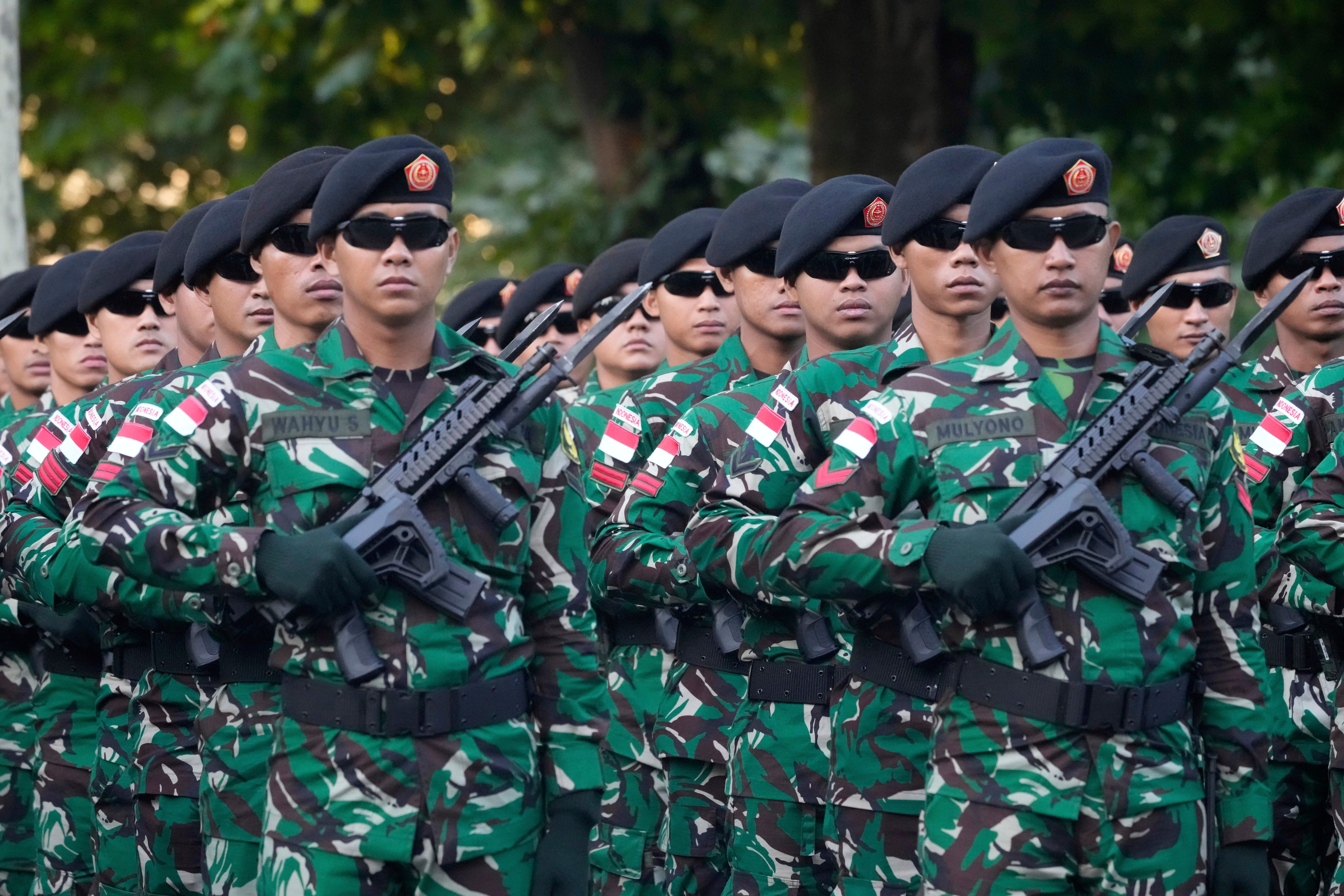 Indonezijske trupe marširaju tijekom probe za Dan Bastille