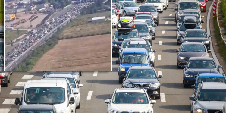 GUŽVE NA CESTAMA Pojačan promet prema moru i obratno