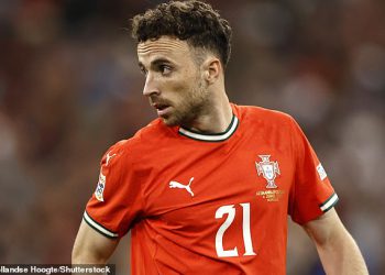 Gary Neville i Jamie Carragher vode poplavu Daogo Jota nakon smrti Liverpoolove zvijezde u prometnoj nesreći sa 28 godina, jer Sporting World Mourns gubitak “izvanredne osobe”