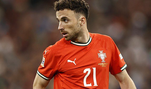 Gary Neville i Jamie Carragher vode poplavu Daogo Jota nakon smrti Liverpoolove zvijezde u prometnoj nesreći sa 28 godina, jer Sporting World Mourns gubitak “izvanredne osobe”