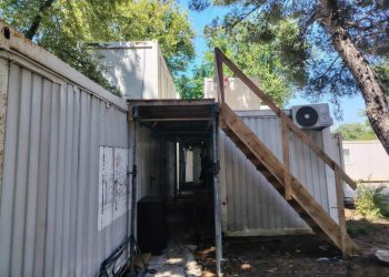 Gdje rade radnici koji žive na ograđenom gradilištu u centru grada? Je li Grad Benkovac amenovao ovaj cirkus?