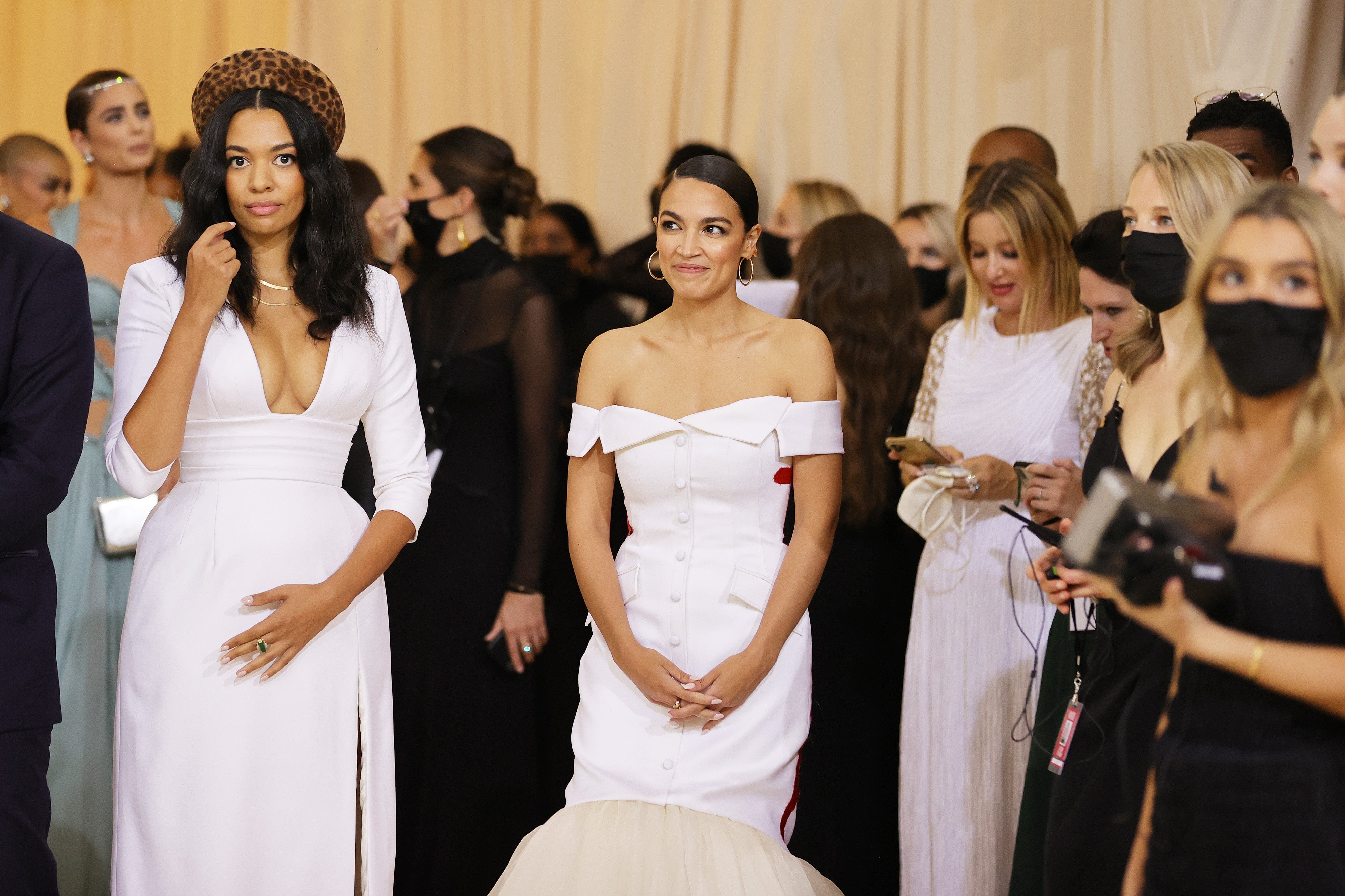 Odbor za etiku kuće rekao je reprezentaciji Alexandria Ocasio-Cortez, njujorškog demokrata, kako bi izvršila više plaćanja u odnosu na njezin Met Gala 'Porez na bogatatu' odjeću '