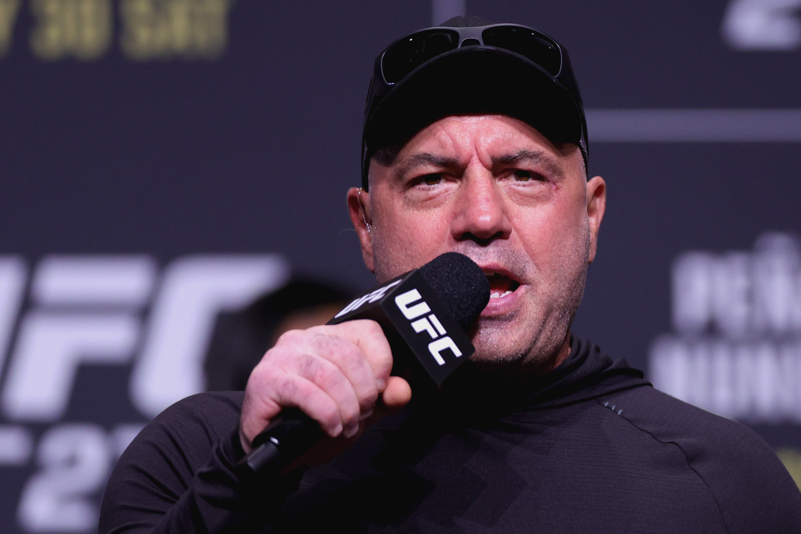 Popularni podcaster Joe Rogan uletio je u rukovanje takozvanim Epstein datotekama Ministarstva pravosuđa