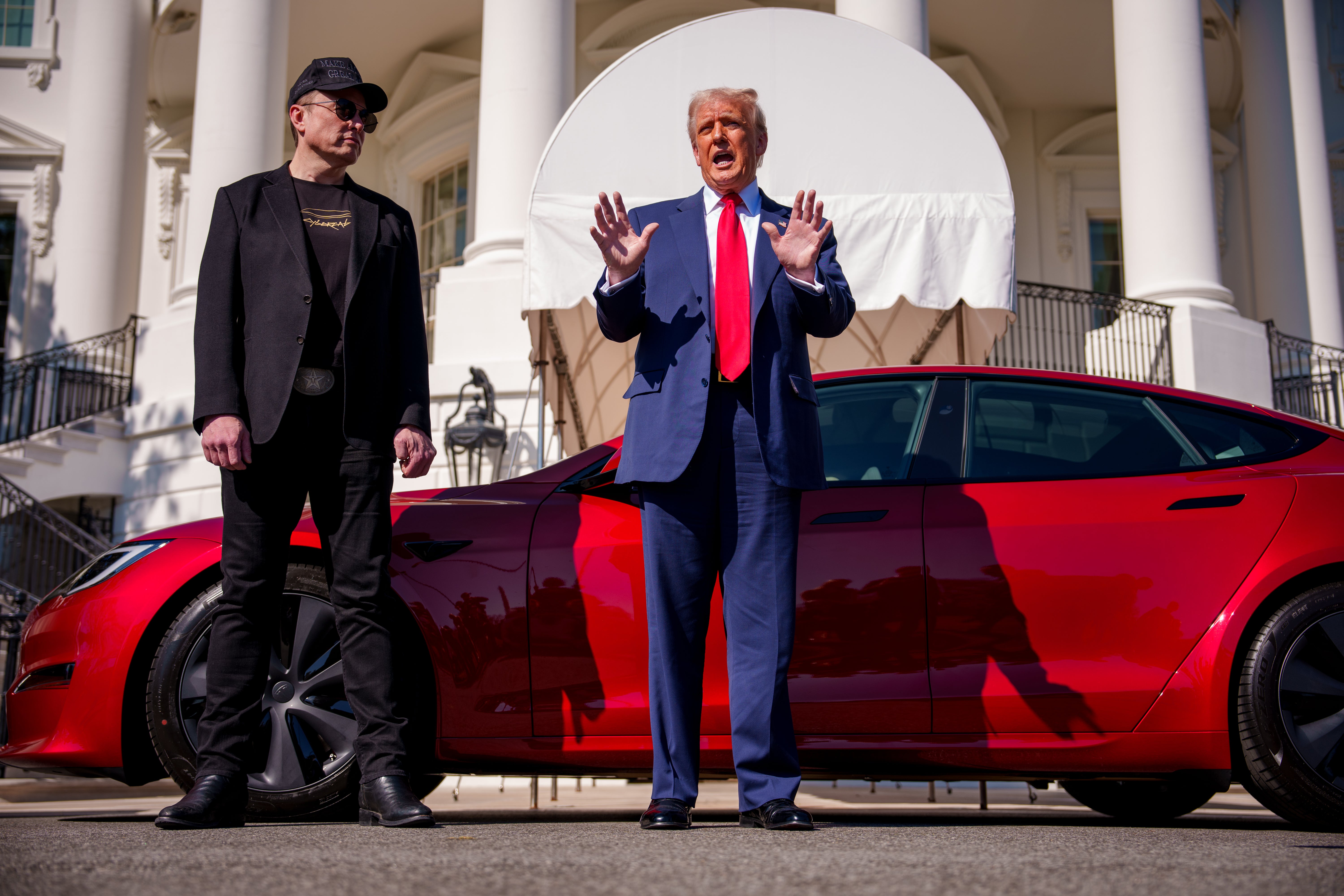 Najbolji rukovoditelji nedavno su napustili Teslu nakon višemjesečnih previranja uzrokovanih izvršnim direktorom Elon Musk u politici i padu prodaje u kompaniji Electric Car Company
