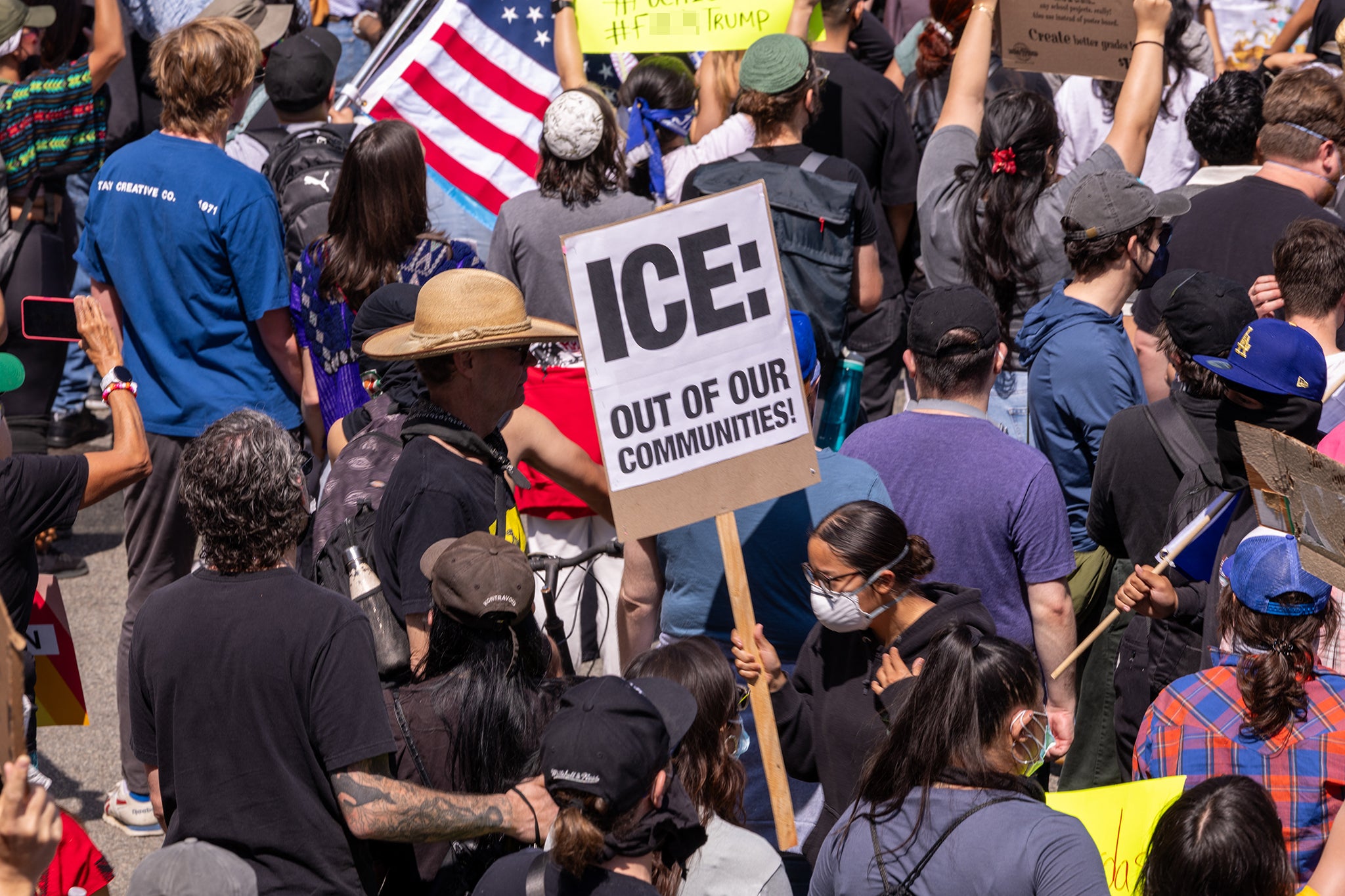 ICE je bio na prijemnom kraju bezbroj prosvjeda zbog svojih ramljenih aktivnosti pod Trumpom dok građani izražavaju bijes zbog plana deportacije.