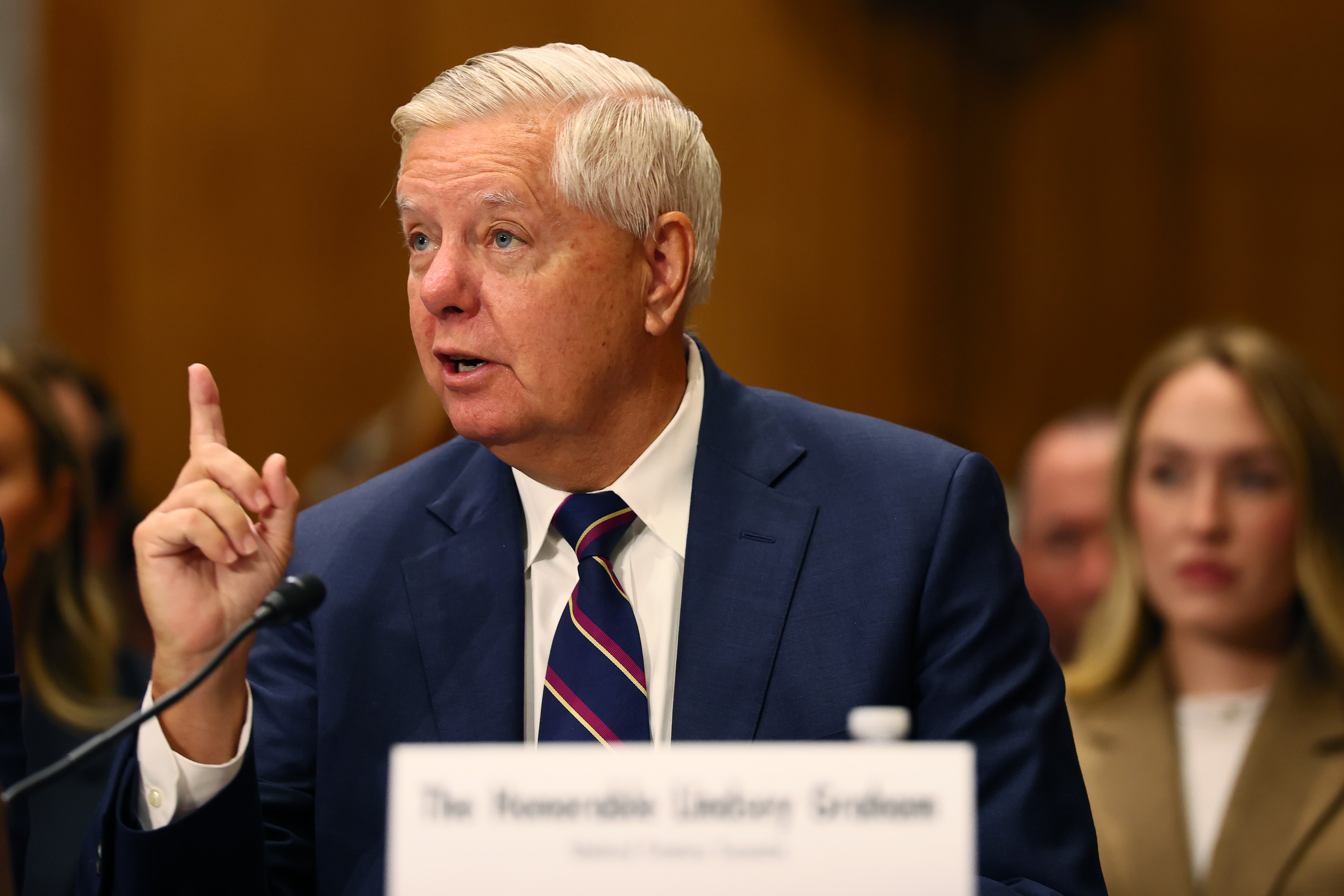 Dmitrij Medvedev, visoki ruski dužnosnik, odgurnuo se senator Lindsey Graham nakon što je ponovio Trumpove zahtjeve da Rusija ode na mirnu stol