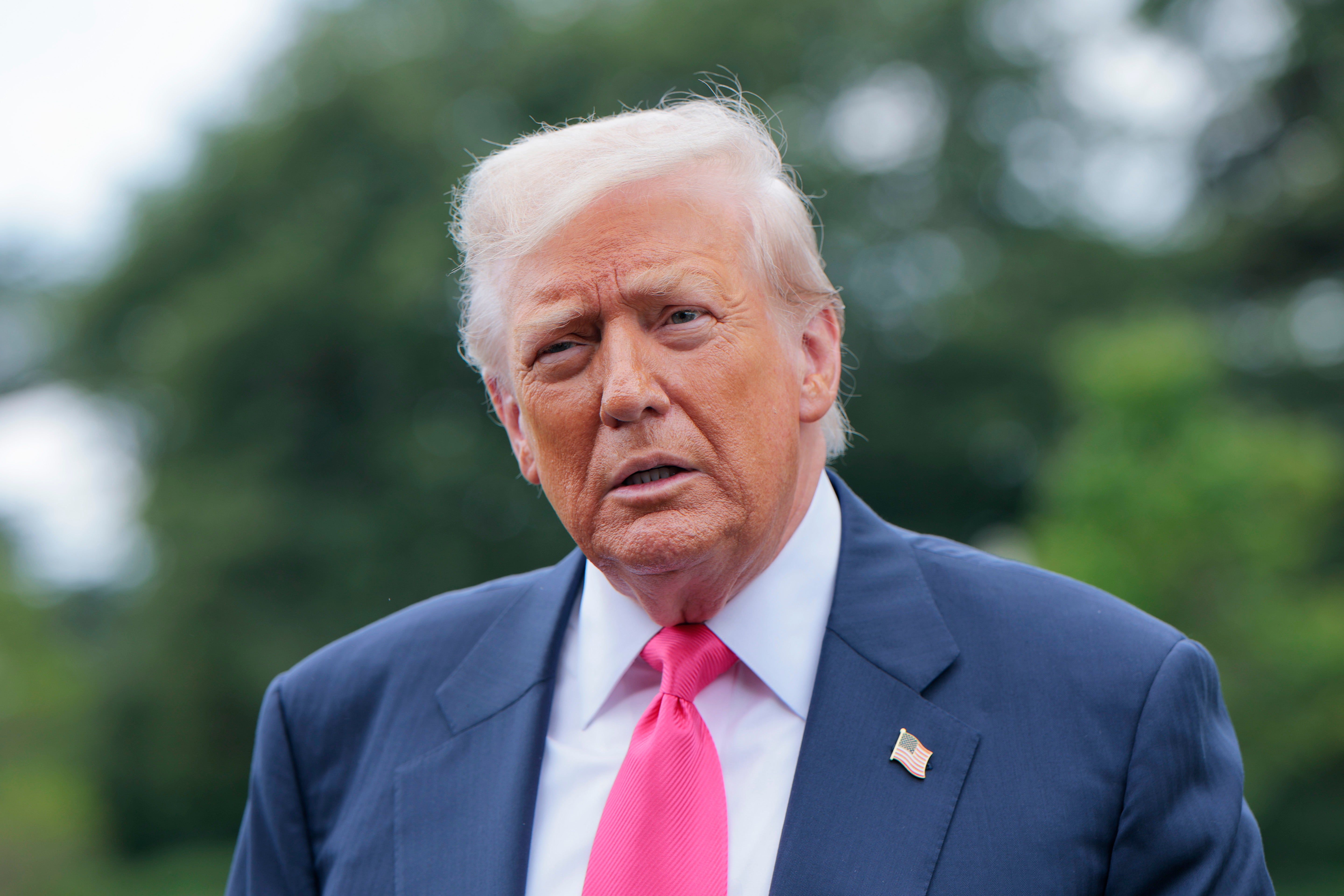 Većina Amerikanaca smatra da Trumpova administracija prikriva dokaze u saveznom slučaju osuđenog seksualnog prijestupnika Jeffreyja Epsteina, navodi se u novoj anketi