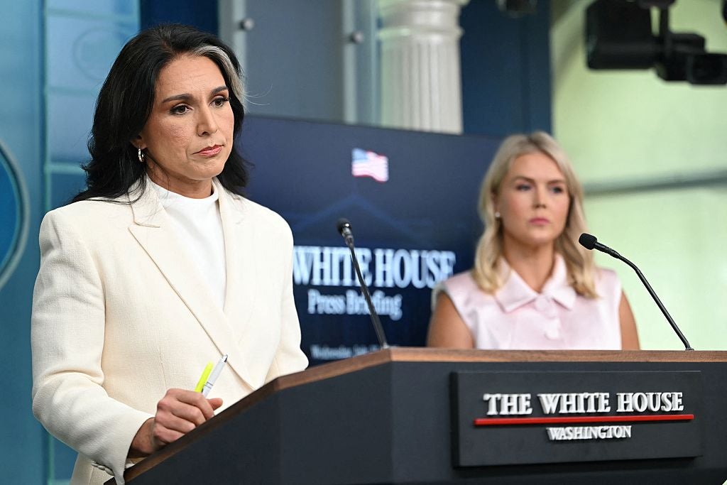 Direktor Nacionalne obavještajne službe Tulsi Gabbard optužio je Baracka Obama da je pokrenuo 'puč' nad procjenama obavještajnog odbora o ruskom uplitanju na američke izbore