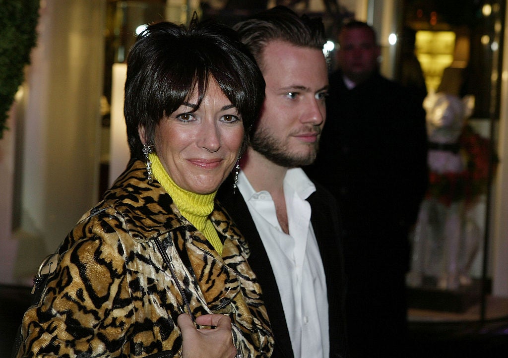 Ghislaine Maxwell, na slici 2003. godine, osuđen je za pomoć Epsteinovim kaznenim naporima. Kongres želi da svjedoči usred ispadanja oko toga ima li DOJ dodatne informacije o moćnim ljudima koji su pomogli omogućiti Epstein