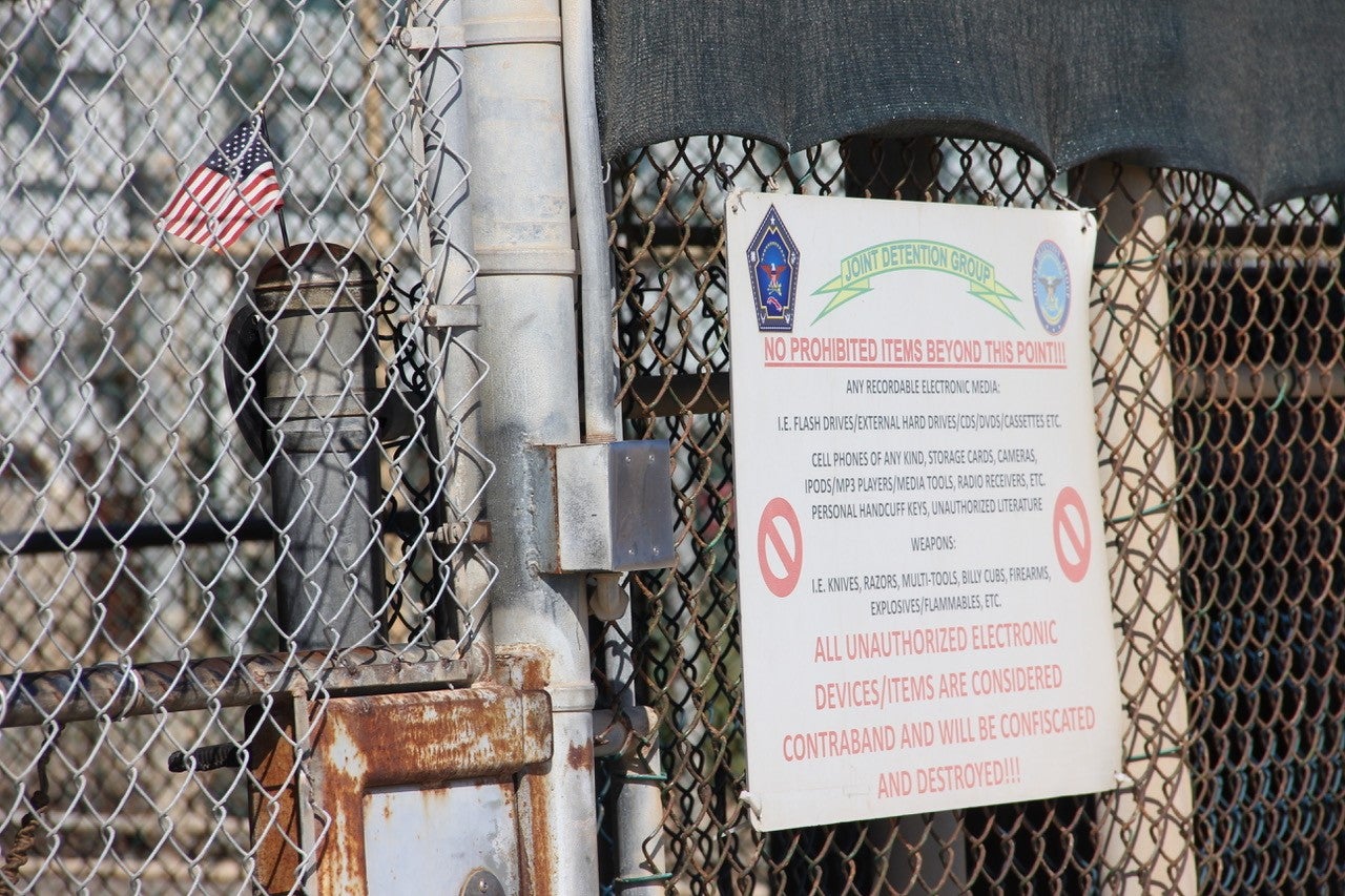 ICE želi zaposliti kapelane koji su spremni raditi u zaljevu Guantanamo, jer središte sadrži migrante koji čekaju deportaciju. (AFP putem Getty Images)