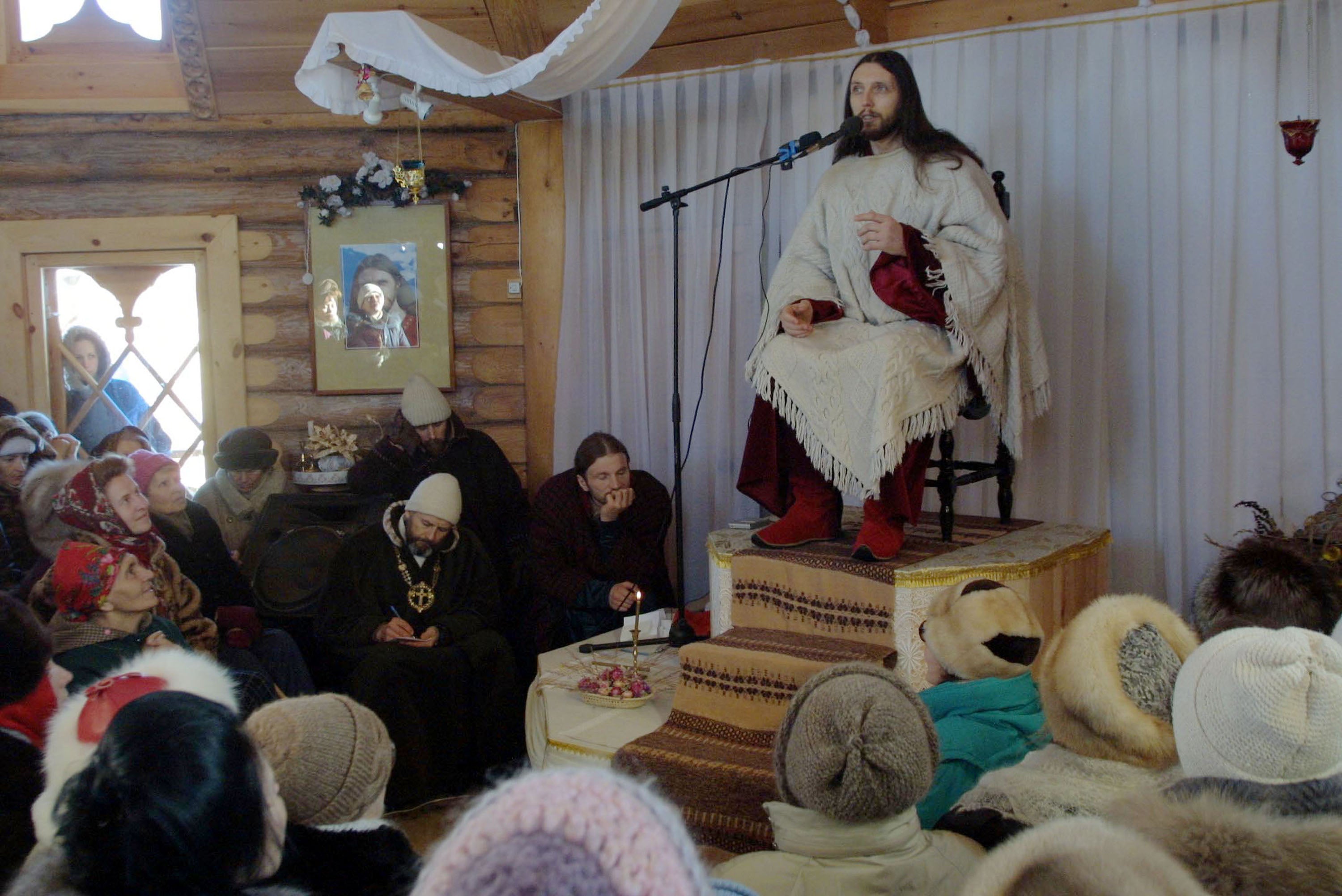 Torop daje propovijed u crkvi Vissarion posljednjeg zavjeta 2002. godine