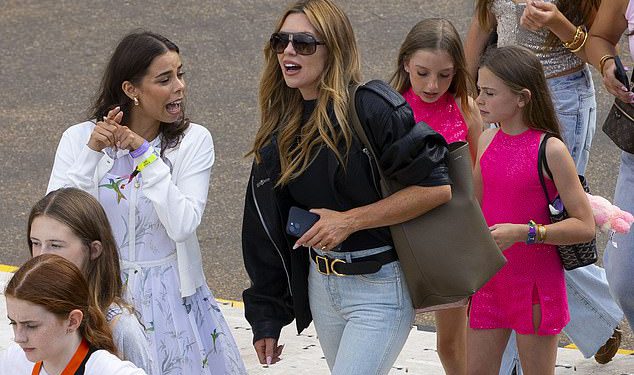 Glam Abbey Clancy odvodi svoju djecu da gleda Sabrina Carpenter kako nastupa u britanskom ljetnom vremenu u Hyde Parku