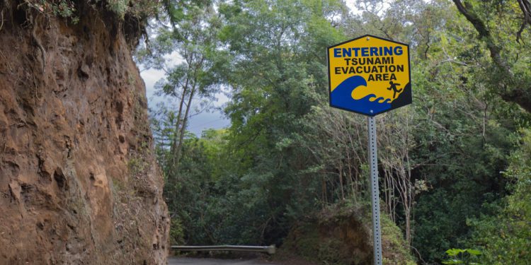 Gledajte pogled uživo na plaži Hawaii kao upozorenja o tsunamiju izdana nakon masovnih potresa pogodi Rusiju