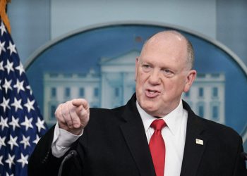 Granični car slams ‘aligator alcatraz’ kritičari za ostanak ‘tihi’ pod Bidenom