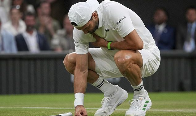 Grigor Dimitrov otišao je u suzama nakon što je bio prisiljen povući se iako je bio na rubu ogromne uznemirenosti protiv svijeta br. 1 Jannik Sinner u srčanom kampanji Wimbledon