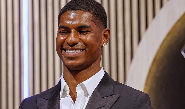 Grinning Marcus Rashford ima navijače koji su primijetili njegov izvanredni sjaj u Barceloni koja je otkrila u usporedbi s ‘grubim’ fotografijama Aston Villa