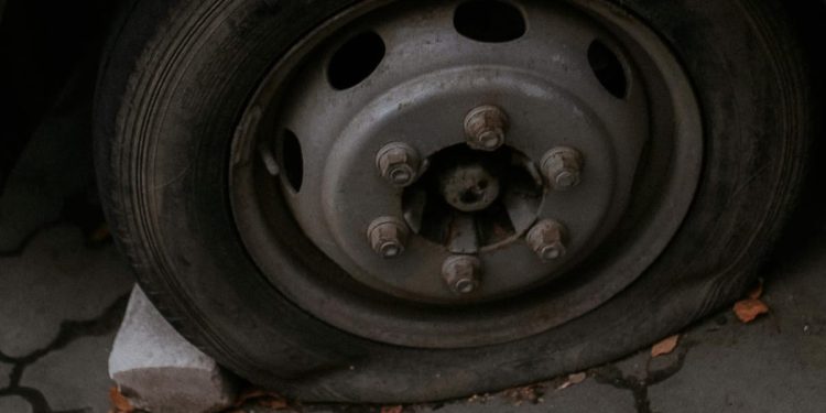 Grupa mladih Srba otišla na odmor u Zadar pa im probušili gume