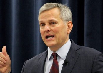 Guverner Sjeverne Karoline veto kontroverznih zakona o dei i transrodnim računima