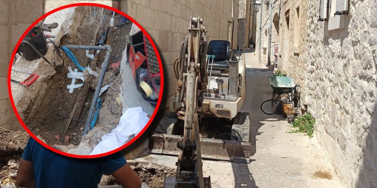 HVAR I DALJE BEZ STRUJE Još uvijek se radi na otklanjanju kvara