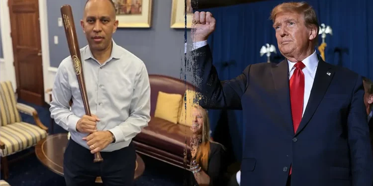 Hakeem Jeffries ismijavao se za fotografiju baseball šišmiša ciljajući na Trumpov račun