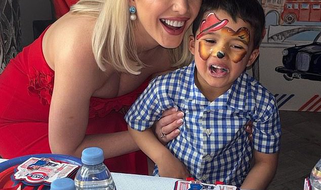 Helen Flanagan iskreno raspravlja o borbi s bivšim Scottom Scottom Sinclairom i ‘krivicom mame’ o različitim vezama sa svojim troje djece
