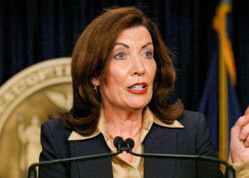 Hochul pomoćnik na dopustu za uznemiravanje navodno je bio predmet prethodnih pritužbi, sonda