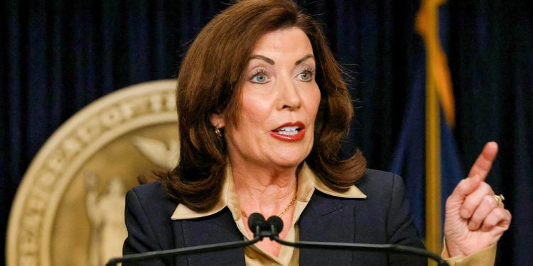 Hochul pomoćnik na dopustu za uznemiravanje navodno je bio predmet prethodnih pritužbi, sonda