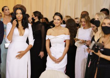 House Ethics Panel kaže AOC -u da izvrši više plaćanja preko svog met gala ‘poreza bogata’ odjeća ‘