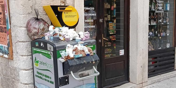 Hrpa smeća i pretrpana kanta na početku Kalelarge: Zašto se ovaj prizor ponavlja svake sezone?