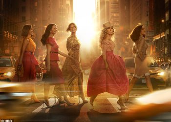 I baš kao što su obožavatelji zbunjeni bizarnim objašnjenjem za parcele rupe u kojem su voljeni lik ubijeni dva puta