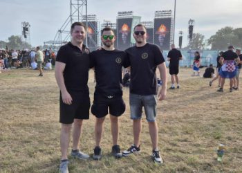 I ocu i Gradu na ponos: Dominik, Andrija i Mihael na Hipodromu u majicama ‘Grofova’