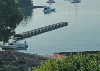 Ilegalni ponton na Drveniku Velom ponovno postavljen