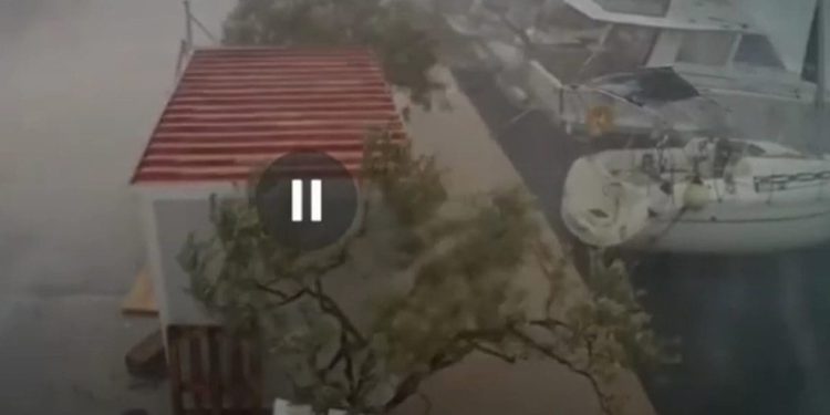 Imamo novu dramatičnu snimku početka oluje. Pogledajte kako je to izgledalo na Spinutu