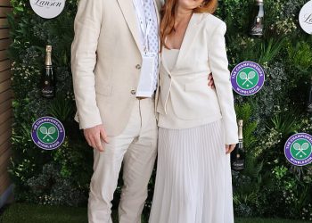 Isla Fisher usko izbjegava bivšeg Sacha Baron Cohen na Wimbledonu dok stiže sa svojim bratom nakon što je dovršio razvod