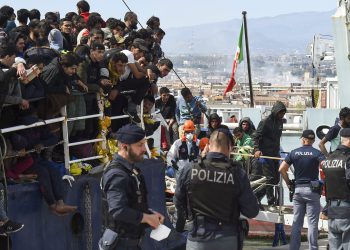 Italija i Grčka podigle uzbunu zbog migranata, a saveznici im ne daju pomoć. Evo koga krive