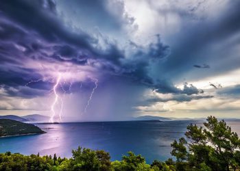 Iza 16 sati slijedi olujno nevrijeme, evo što možete očekivati!