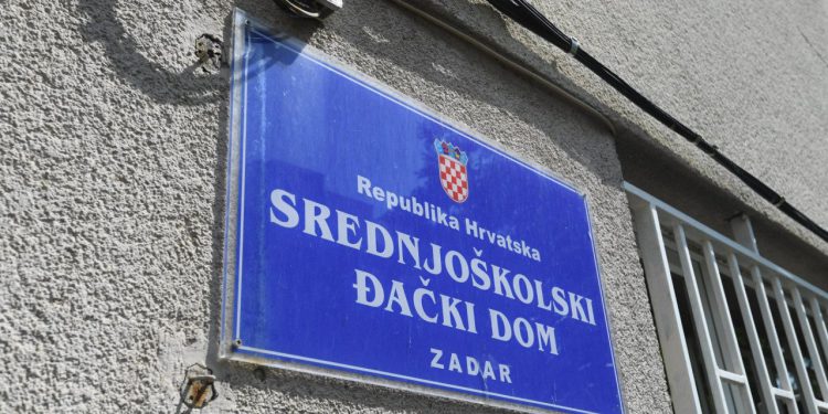 Izbjeglice iz Ukrajine ‘izbacile’ domaće učenice iz zadarskog Đačkog doma! “Uskraćeno im je obrazovanje u našoj županiji”