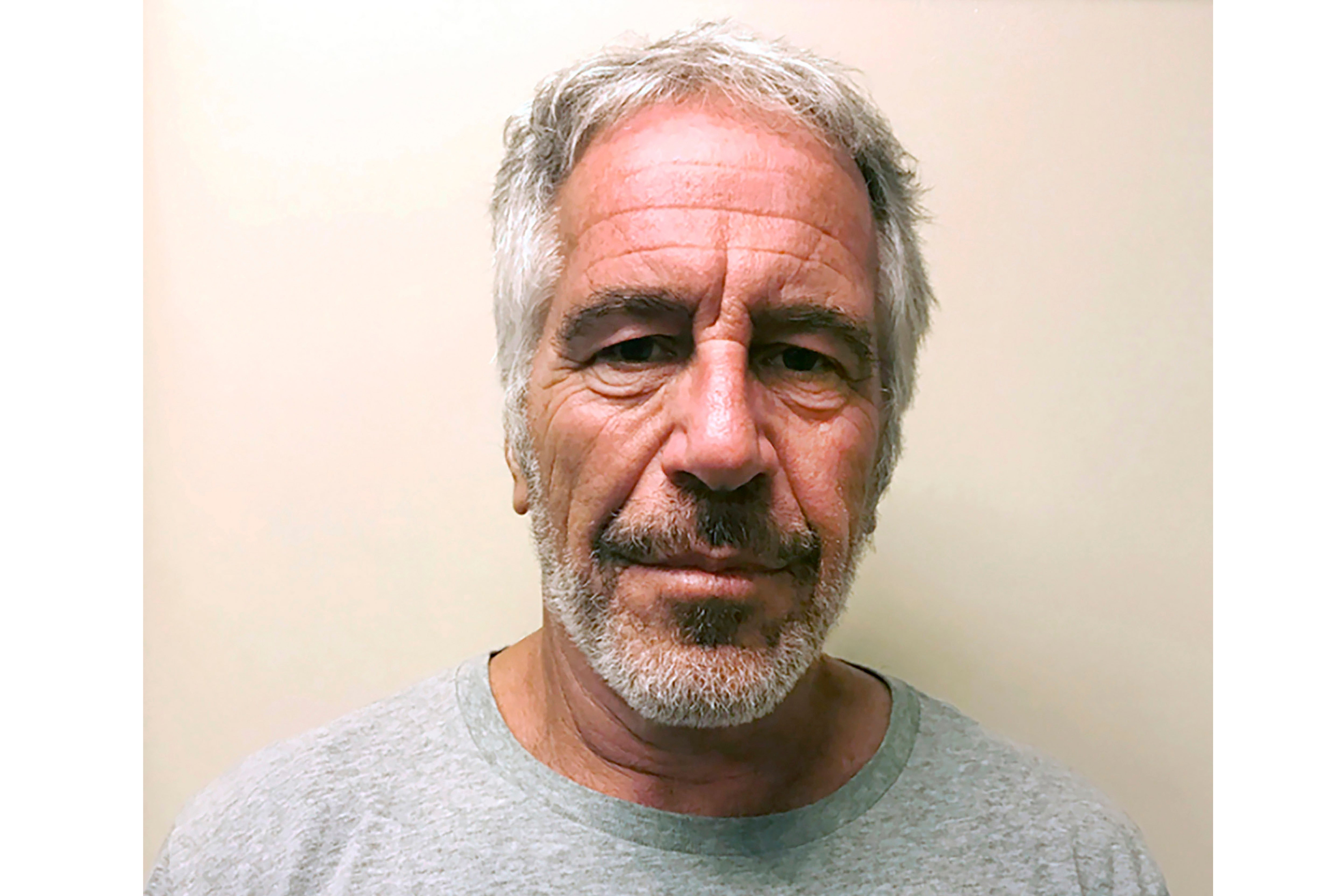 Memo na dvije stranice, koji su nedavno objavili DOJ i FBI, rekao je da Epstein nije imao