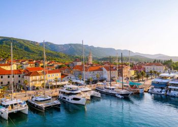 JELSA ART BIJENALE Učinite nevidljivo vidljivim na Hvaru