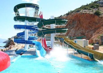 JEZIVA TRAGEDIJA Trogodišnja djevojčica je pala ocu iz naručja dok su se spuštali toboganom i poginula