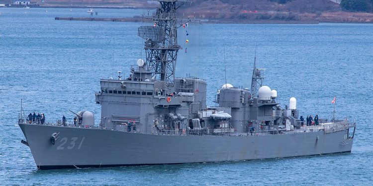 Japan azijskom savezniku prebacuje šest manjih razarača